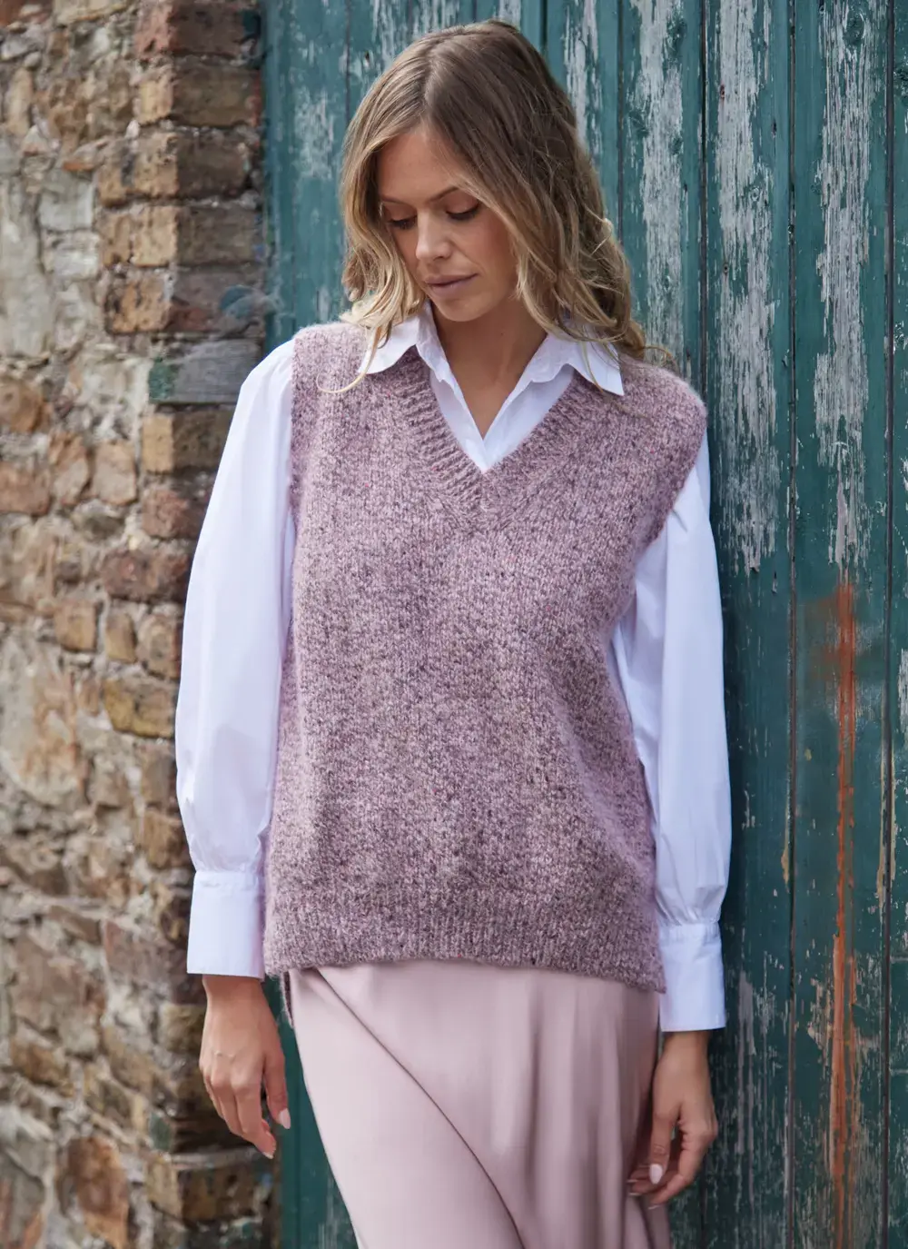 Fisherman Alpaca Merino Wool Blend V-Neck Slipover in Pink Stone all-over fleck yarn, dipped hem and two side slits.